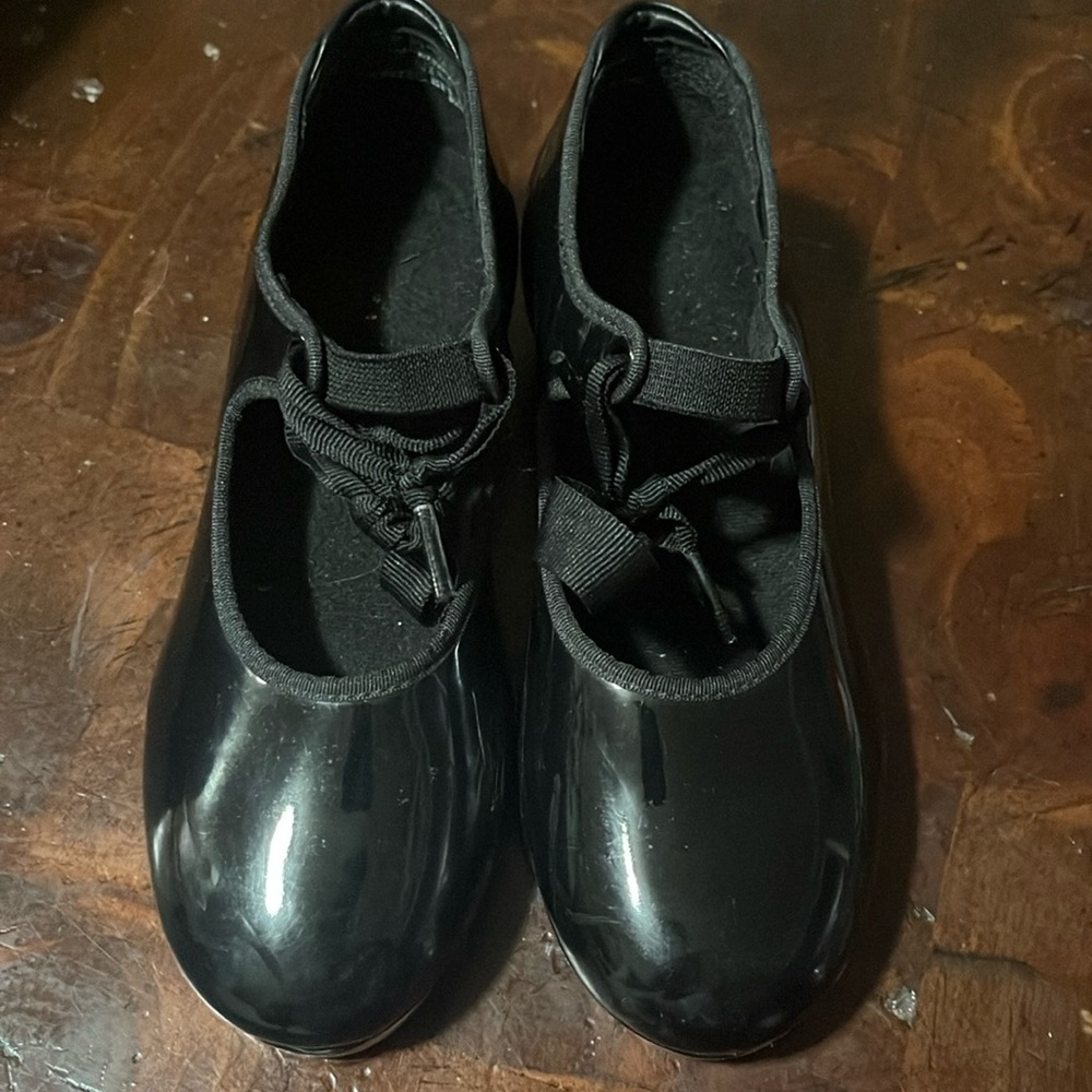 Size 2M Theatricals girls tap shoes